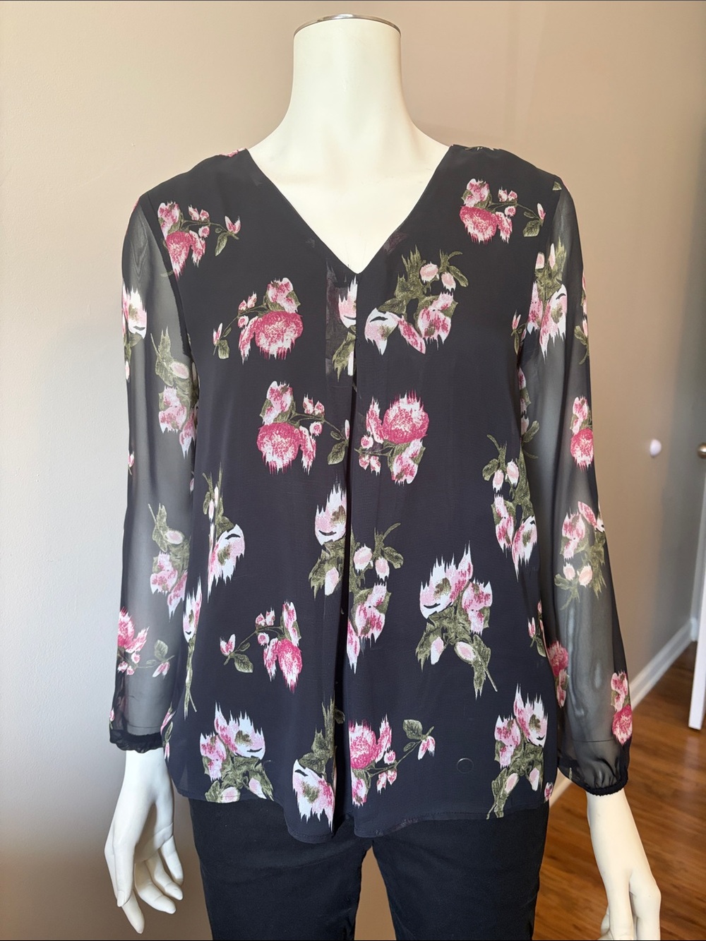 Danielrainn V-Neck Blouse